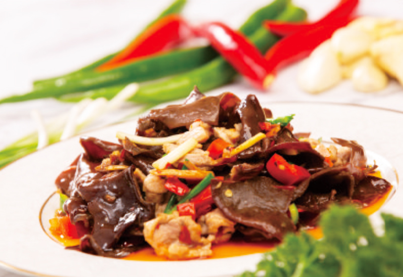 Stir-fried pork with fungus